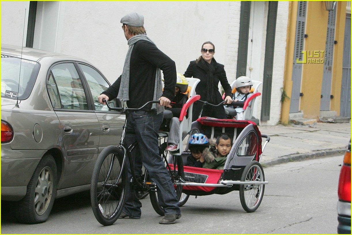 angelina-jolie-shiloh-bicycle-02