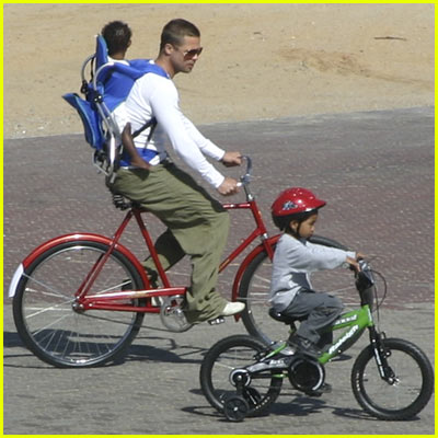 brad-pitt-bicycle